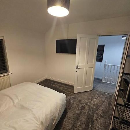 Quiet Family Home Tettenhall ภายนอก รูปภาพ