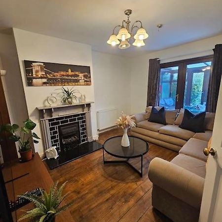 Quiet Family Home Tettenhall ภายนอก รูปภาพ