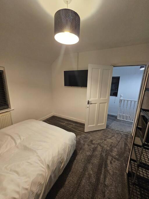 Quiet Family Home Tettenhall ภายนอก รูปภาพ