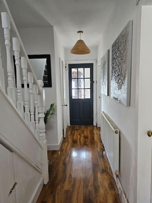 Quiet Family Home Tettenhall ภายนอก รูปภาพ