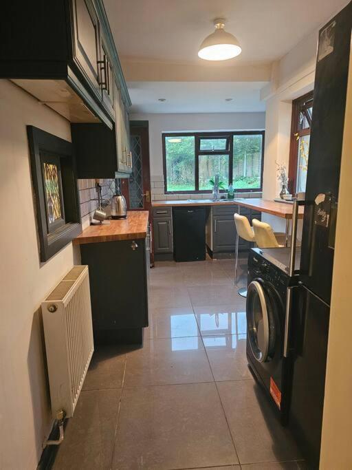 Quiet Family Home Tettenhall ภายนอก รูปภาพ